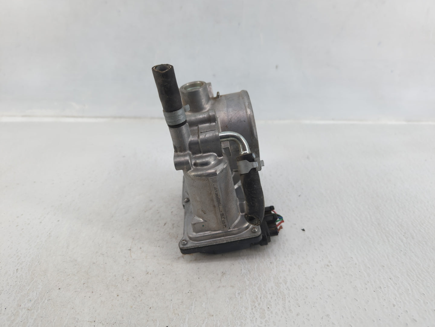 2013-2019 Subaru Legacy Throttle Body P/N:16112AA38A Fits Fits 2013 2014 2015 2016 2017 2018 2019 OEM Used Auto Parts - Oemu