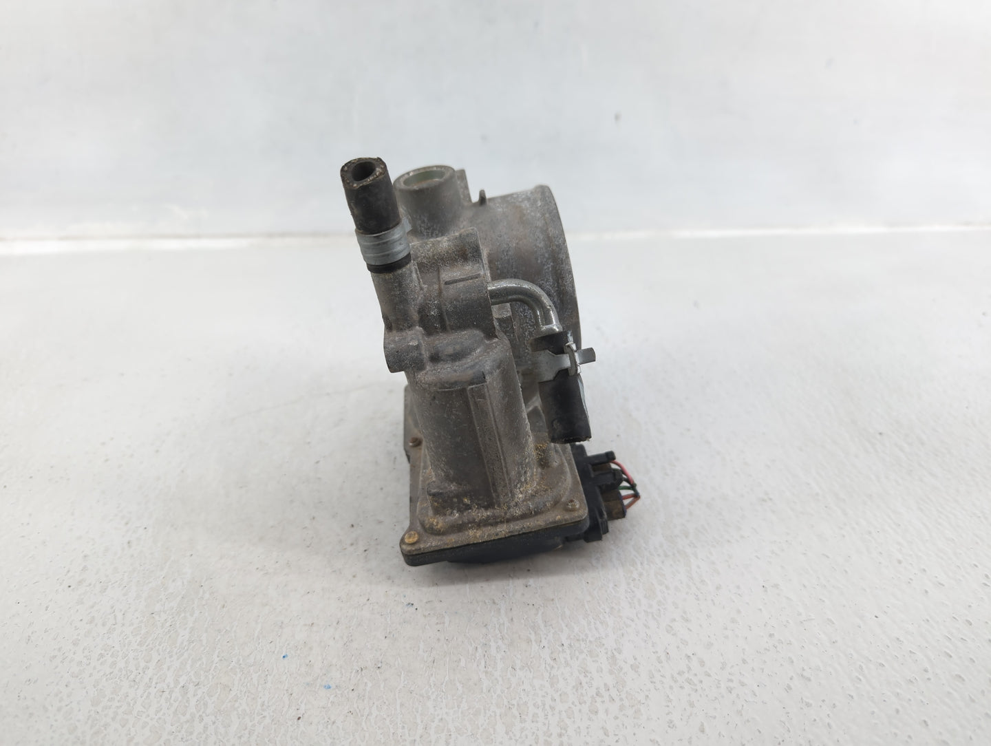 2013-2019 Subaru Legacy Throttle Body P/N:16112AA38A Fits Fits 2013 2014 2015 2016 2017 2018 2019 OEM Used Auto Parts - Oemu