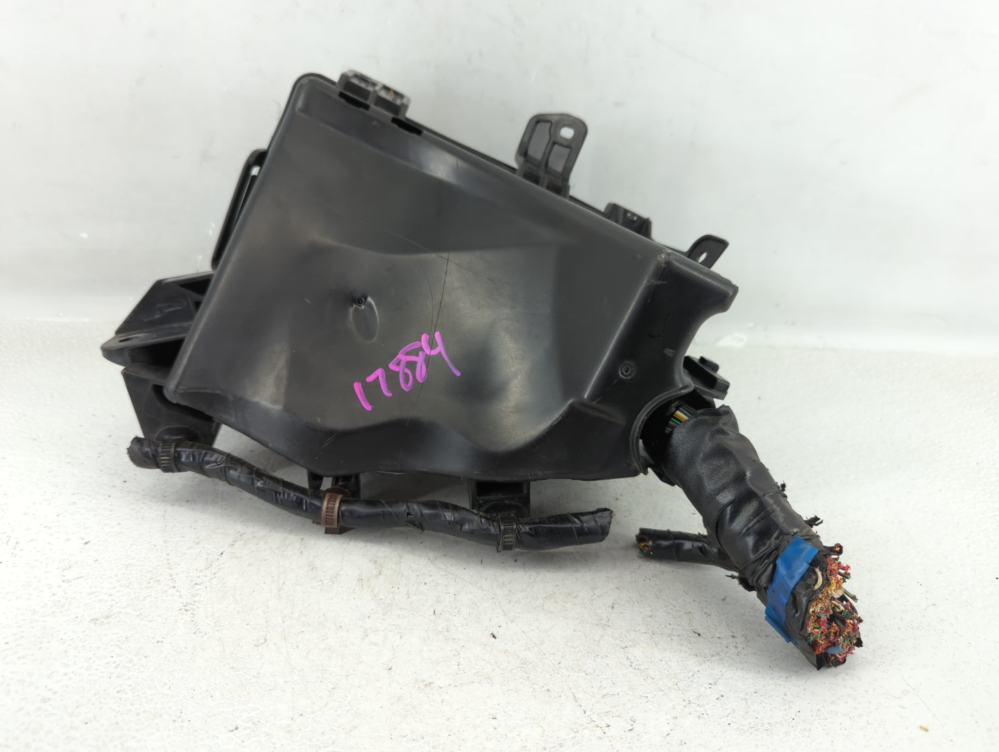 2015 Subaru Legacy Fusebox Fuse Box Panel Relay Module P/N:MB504300B Fits OEM Used Auto Parts - Oemusedautoparts1.com