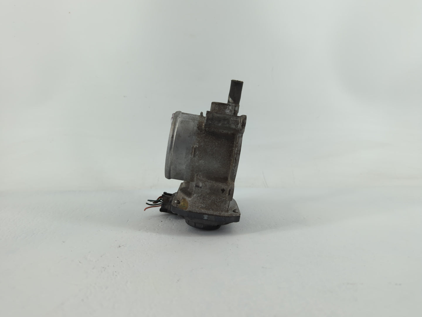 2013-2019 Subaru Legacy Throttle Body P/N:16112AA38A Fits Fits 2013 2014 2015 2016 2017 2018 2019 OEM Used Auto Parts - Oemu