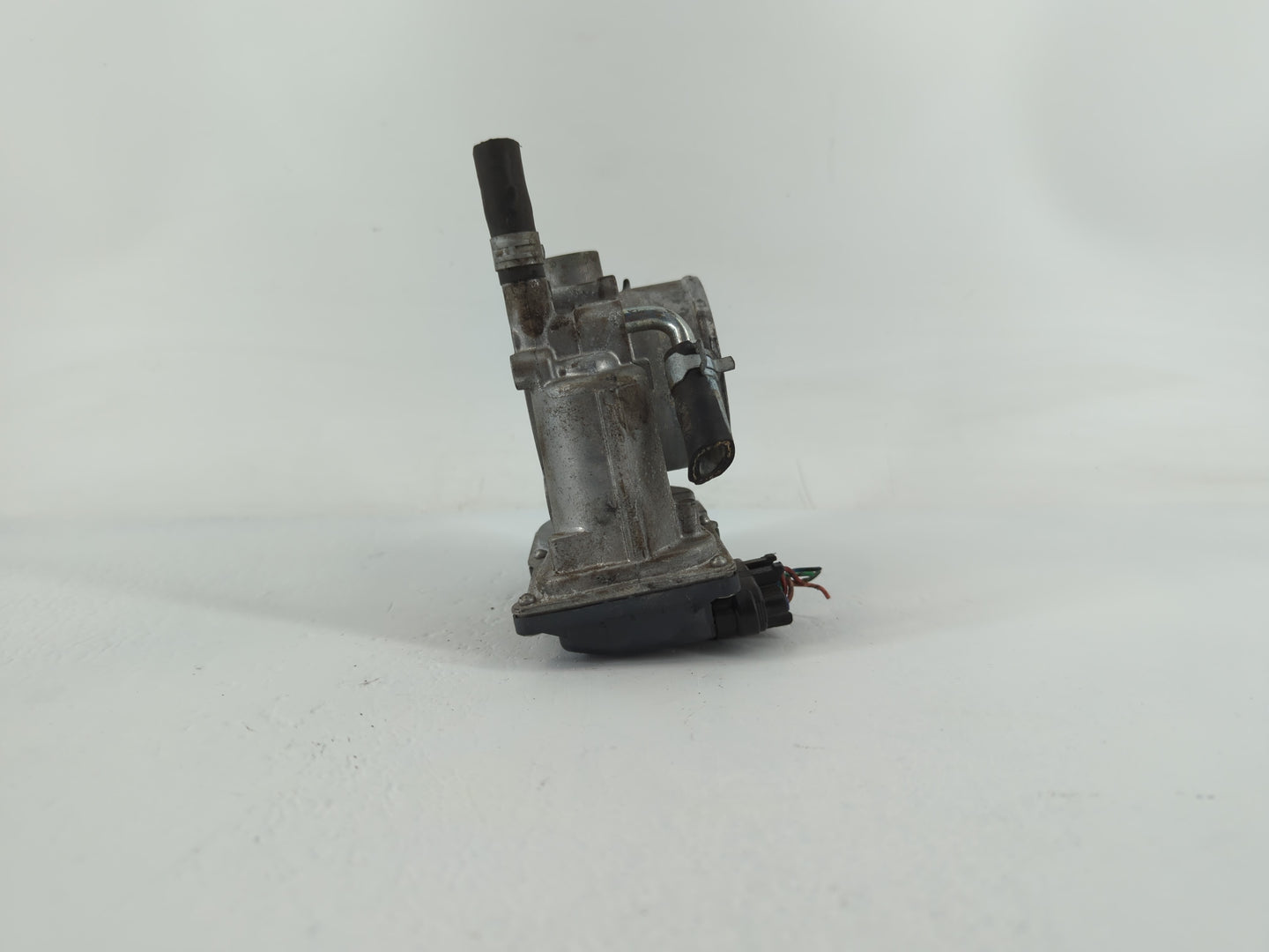 2013-2019 Subaru Legacy Throttle Body P/N:16112AA38A Fits Fits 2013 2014 2015 2016 2017 2018 2019 OEM Used Auto Parts - Oemu