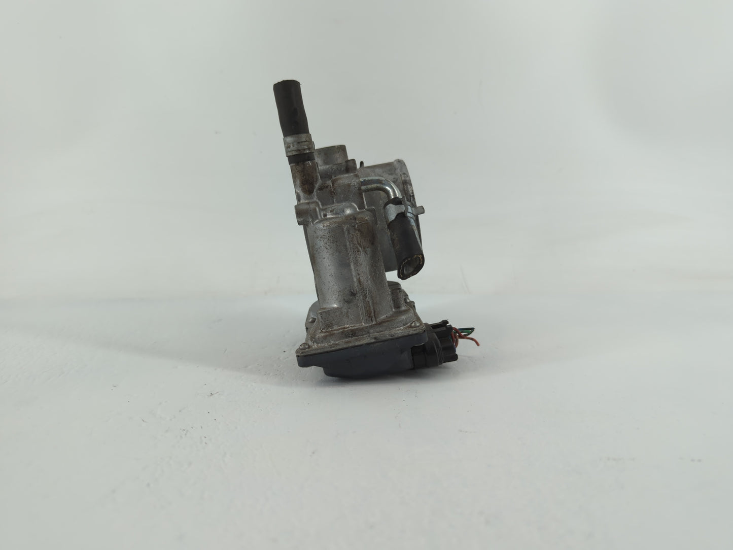 2013-2019 Subaru Legacy Throttle Body P/N:16112AA38A Fits Fits 2013 2014 2015 2016 2017 2018 2019 OEM Used Auto Parts - Oemu