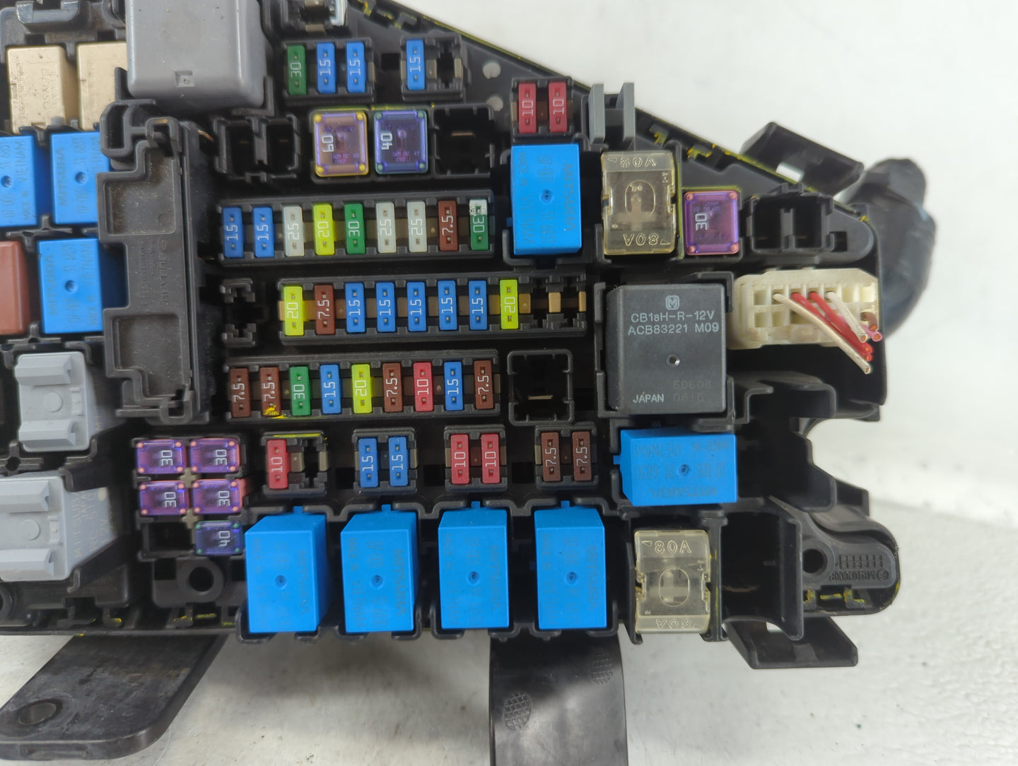 2015 Subaru Legacy Fusebox Fuse Box Panel Relay Module P/N:MB504300B Fits OEM Used Auto Parts - Oemusedautoparts1.com