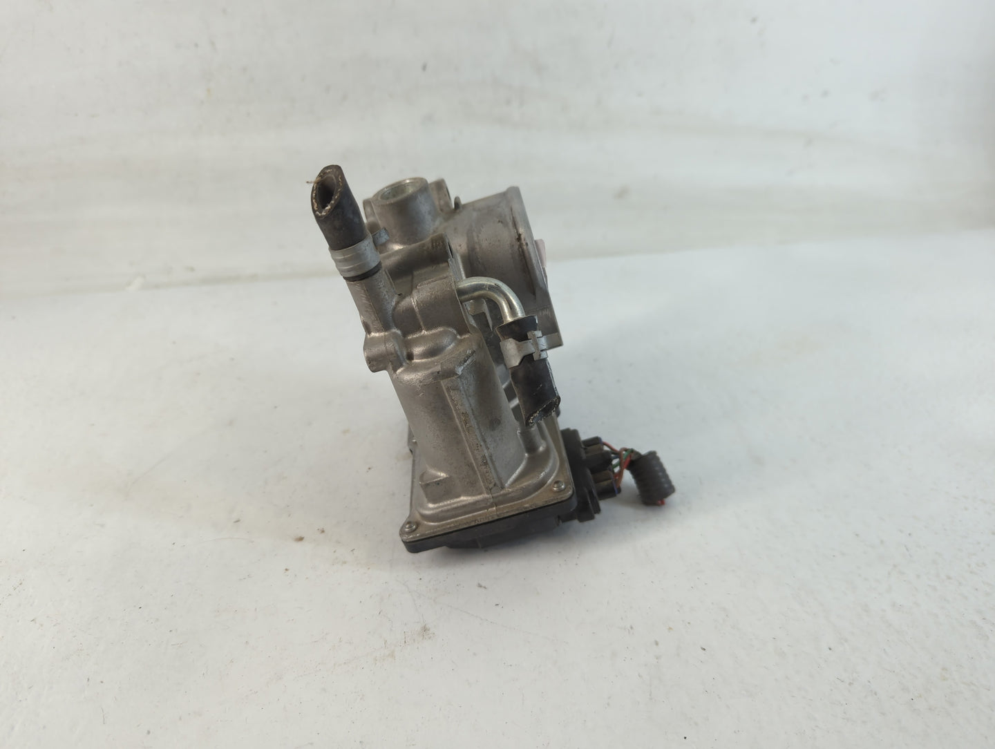 2013-2019 Subaru Legacy Throttle Body P/N:16112AA38A Fits Fits 2013 2014 2015 2016 2017 2018 2019 OEM Used Auto Parts - Oemu