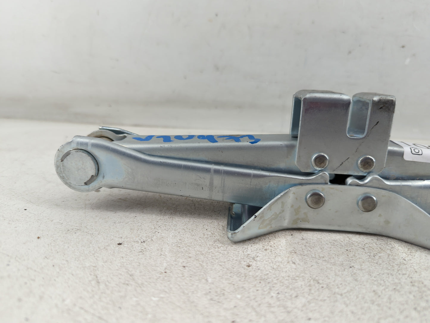2017 Toyota 86 Spare Scissor Car Jack - Oemusedautoparts1.com