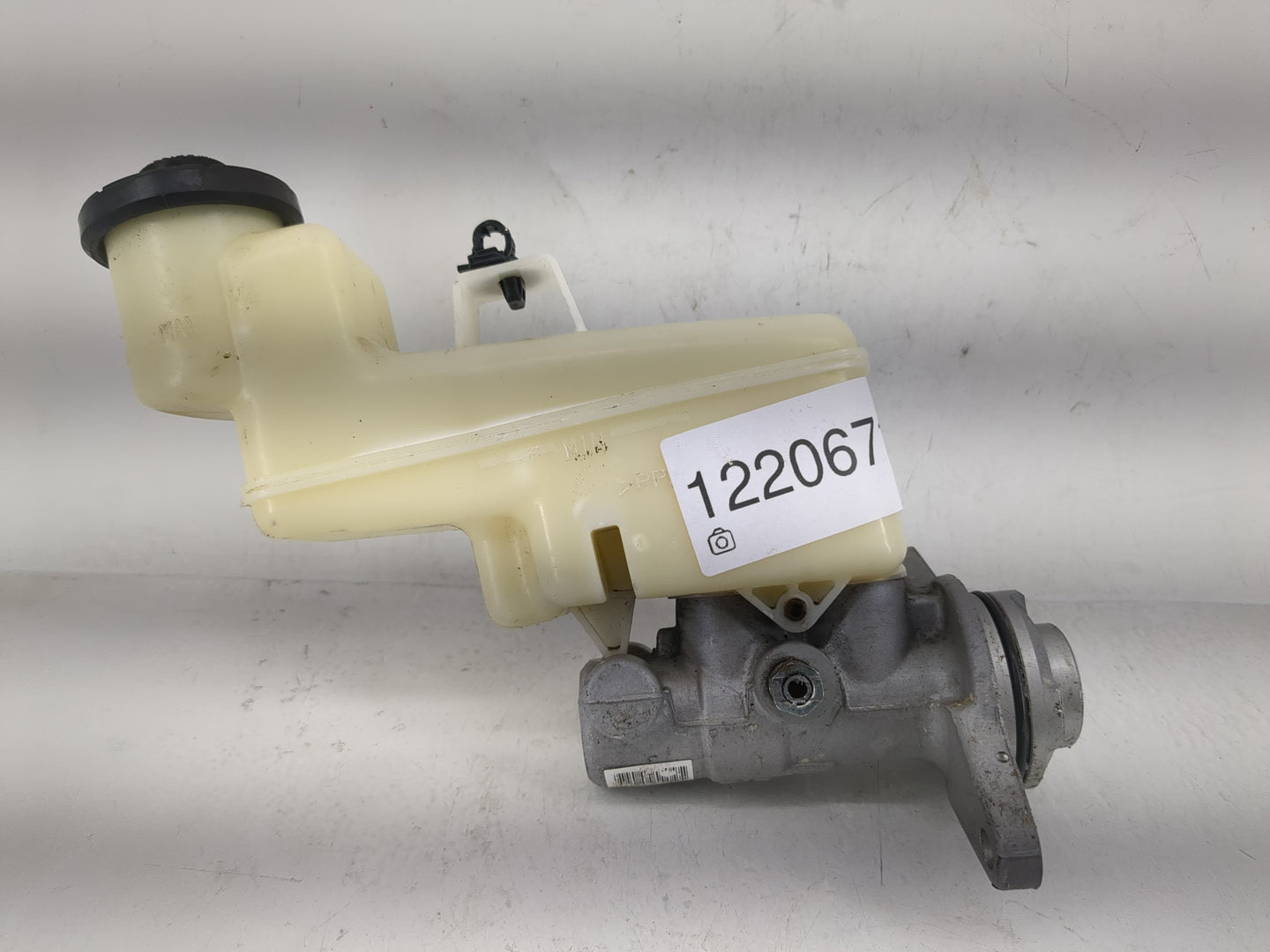 2014-2017 Toyota Camry Brake Master Cylinder - Oemusedautoparts1.com