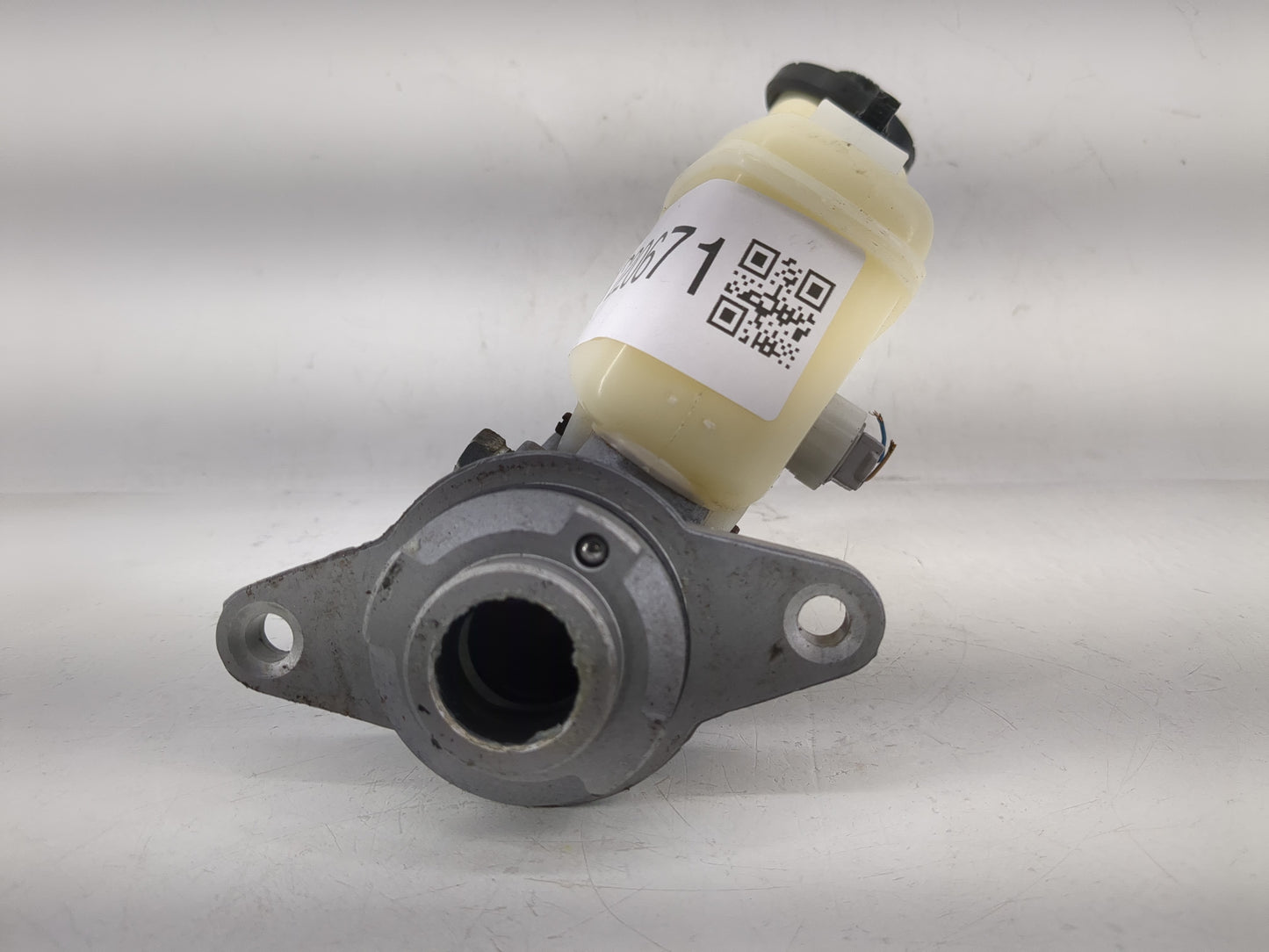 2014-2017 Toyota Camry Brake Master Cylinder 1220671 - Oemusedautoparts1.com