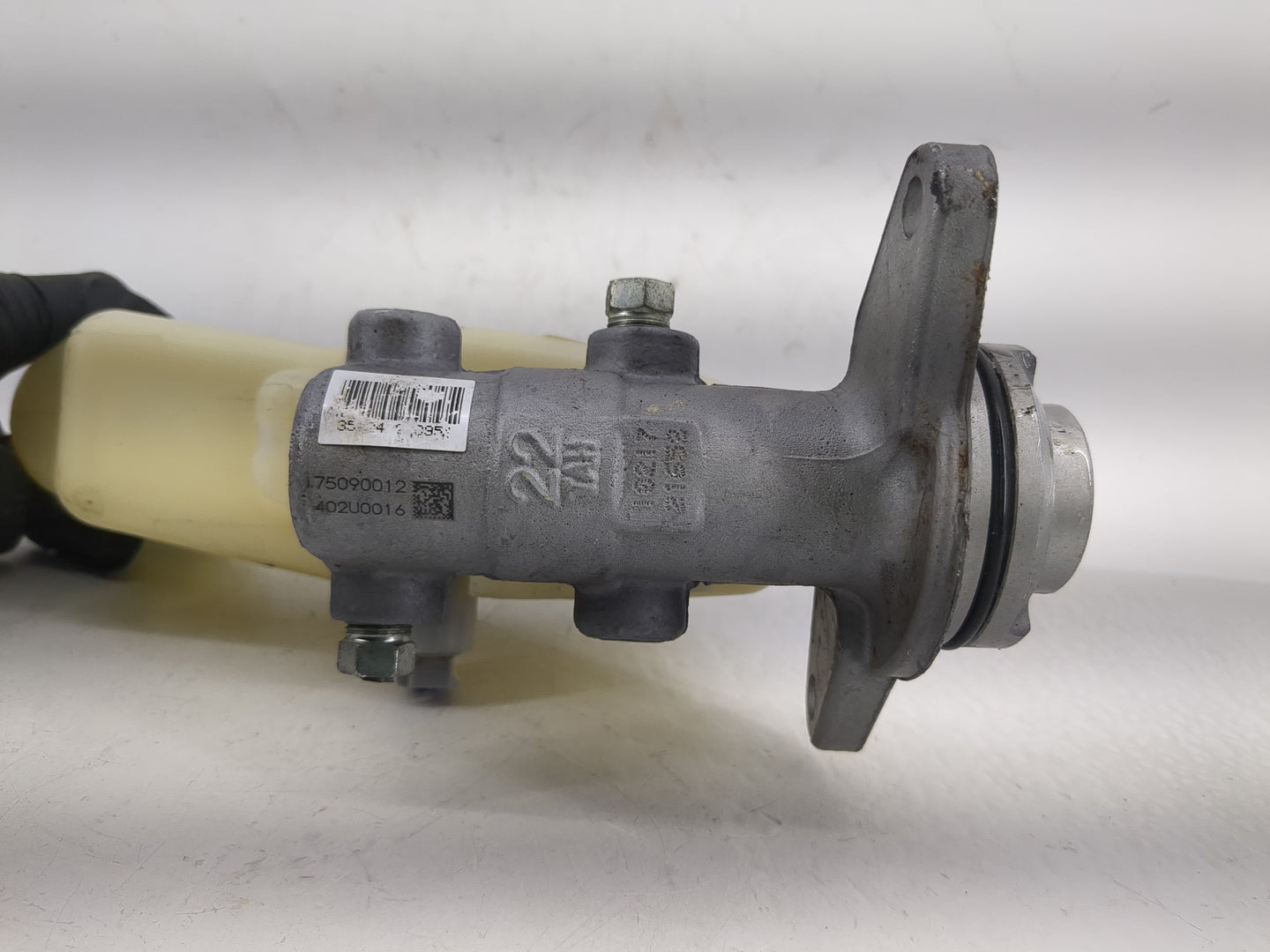 2014-2017 Toyota Camry Brake Master Cylinder 1220671 - Oemusedautoparts1.com
