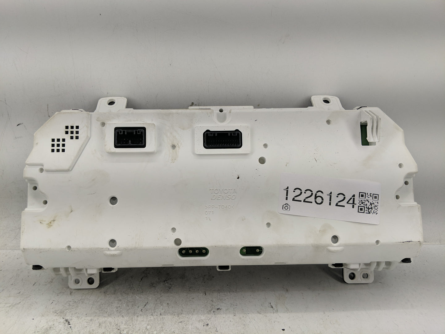 2015-2017 Toyota Camry Instrument Cluster Speedometer Gauges P/N:83800-0XB50-00 Fits Fits 2015 2016 2017 OEM Used Auto Parts