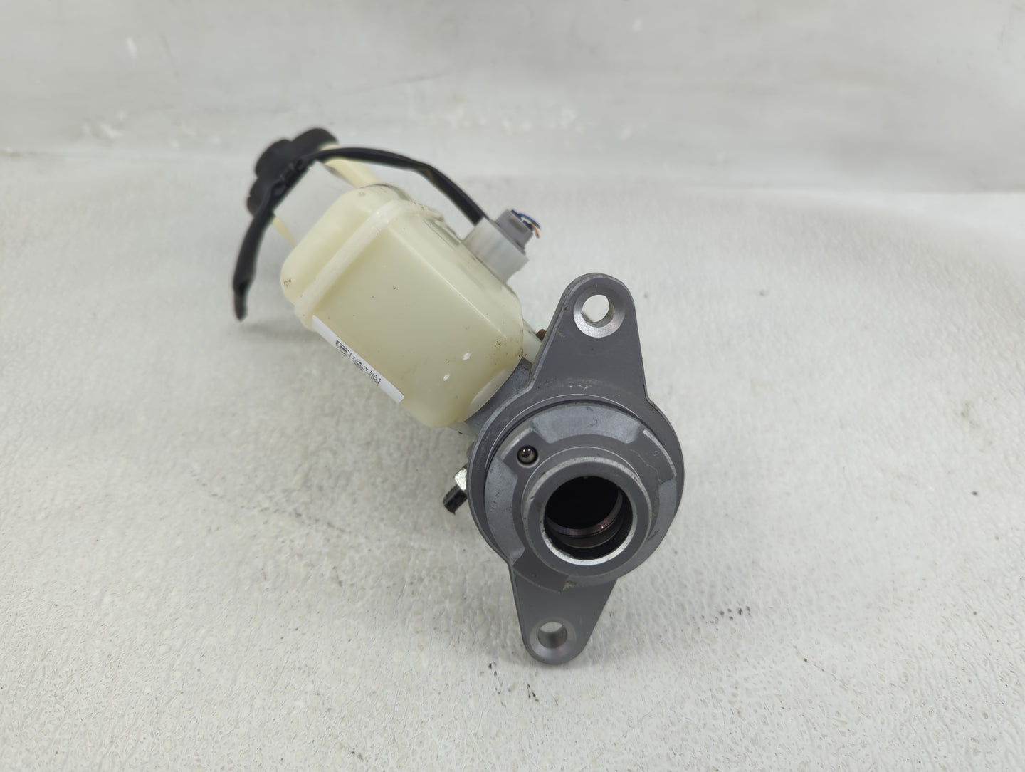 2014-2017 Toyota Camry Brake Master Cylinder - Oemusedautoparts1.com