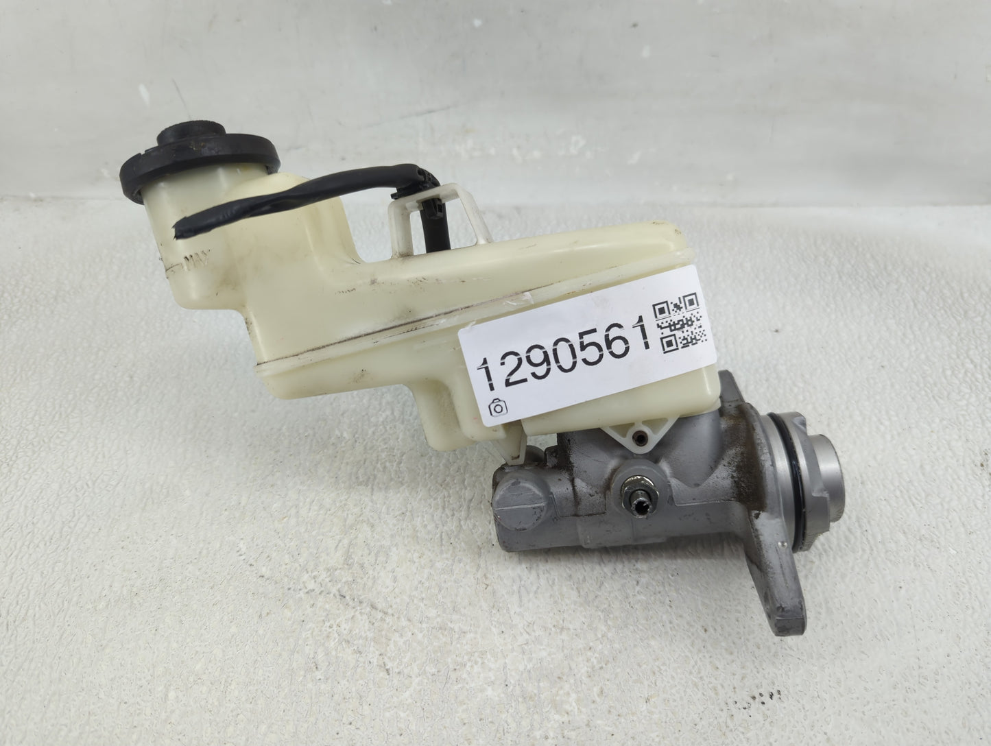 2014-2017 Toyota Camry Brake Master Cylinder - Oemusedautoparts1.com