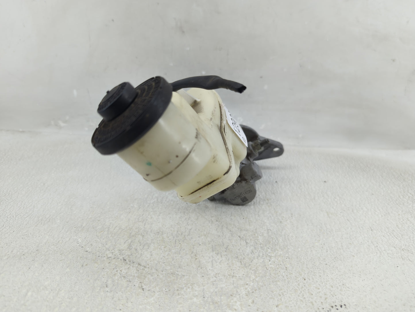 2014-2017 Toyota Camry Brake Master Cylinder - Oemusedautoparts1.com