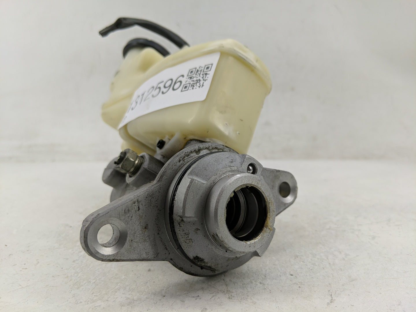 2014-2017 Toyota Camry Brake Master Cylinder - Oemusedautoparts1.com
