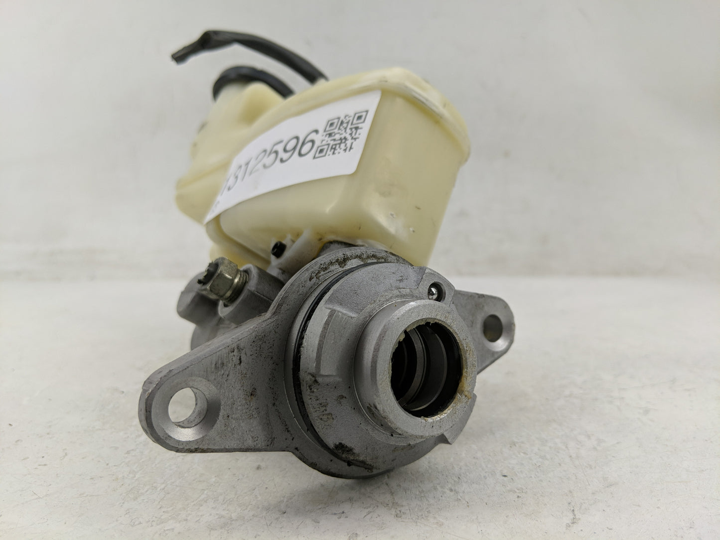 2014-2017 Toyota Camry Brake Master Cylinder - Oemusedautoparts1.com