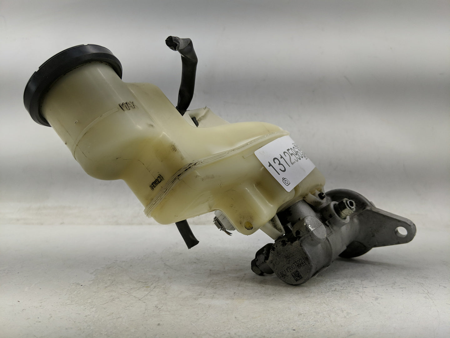 2014-2017 Toyota Camry Brake Master Cylinder - Oemusedautoparts1.com