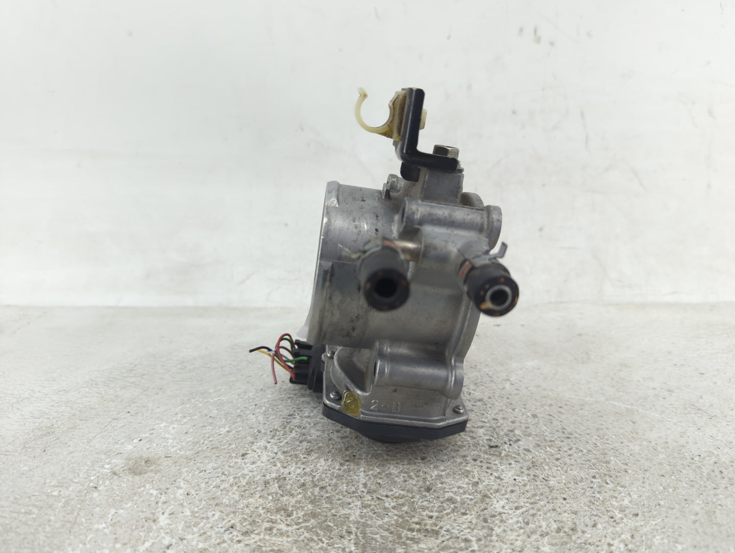 2010-2017 Toyota Camry Throttle Body Fits Fits 2009 2010 2011 2012 2013 2014 2015 2016 2017 2018 2019 OEM Used Auto Parts - 