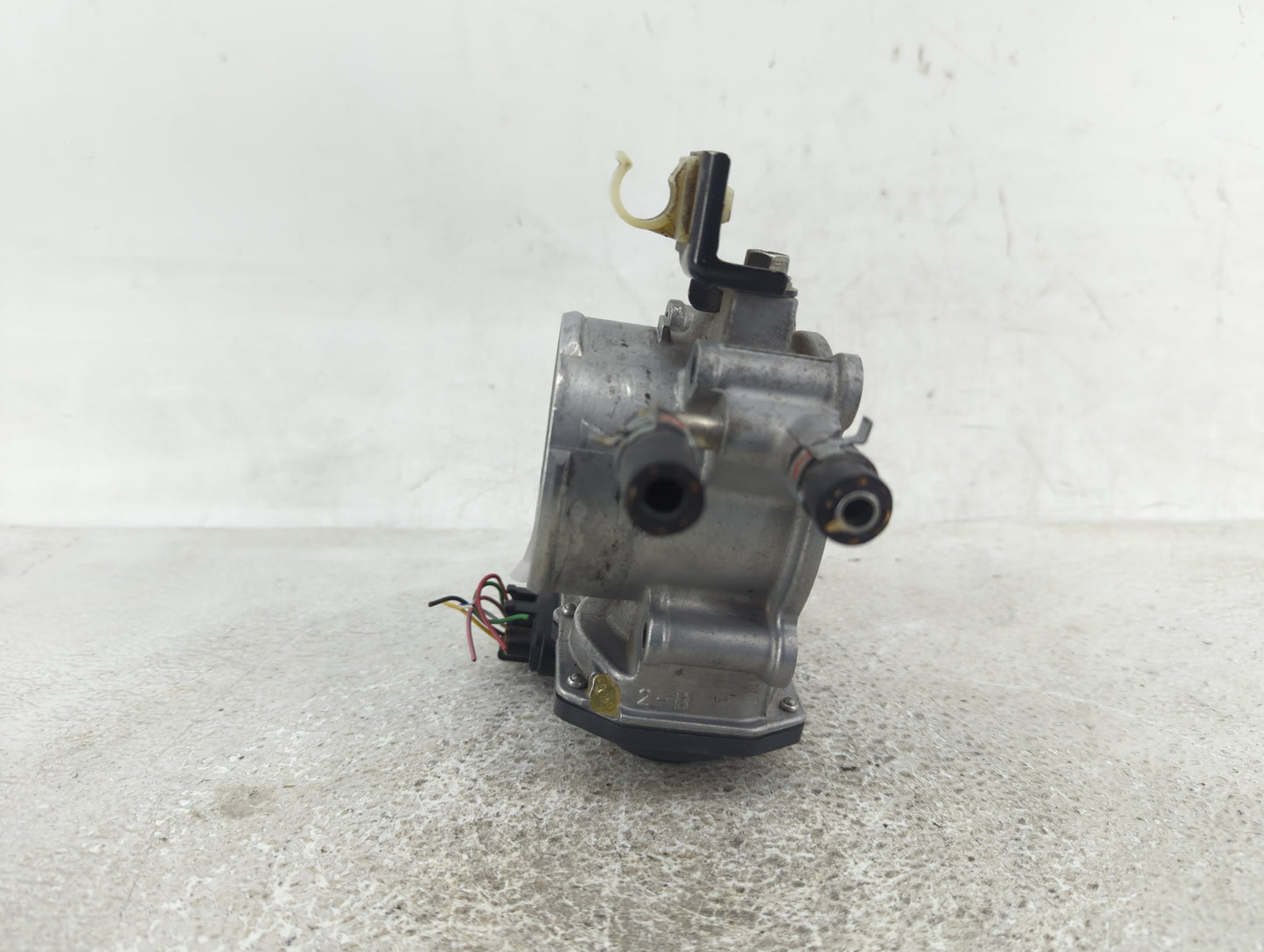 2010-2017 Toyota Camry Throttle Body Fits Fits 2009 2010 2011 2012 2013 2014 2015 2016 2017 2018 2019 OEM Used Auto Parts - 