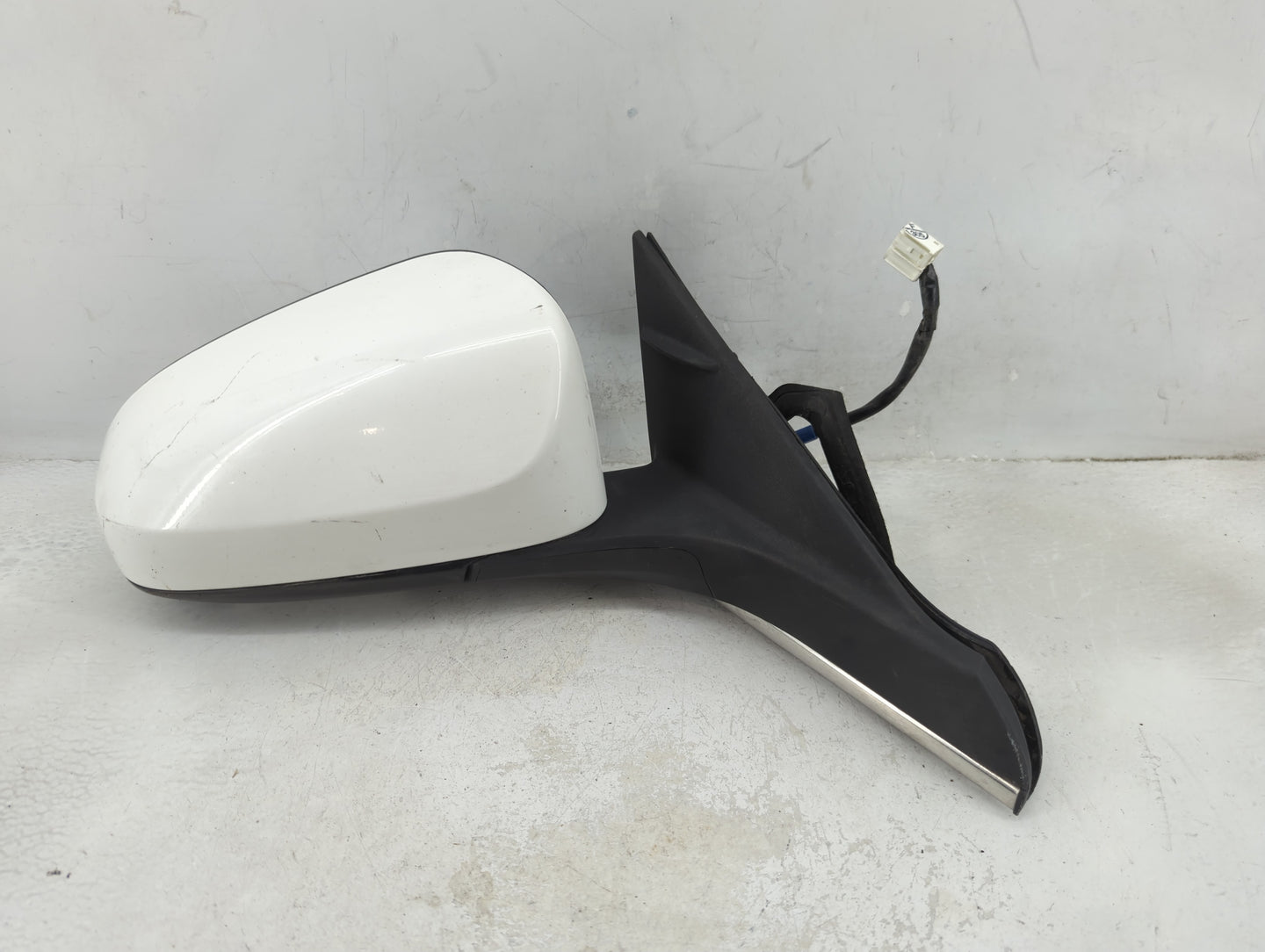 2015-2017 Toyota Camry Passenger Side View Mirror - Right Door Mirror OEM Used - Oemusedautoparts1.com