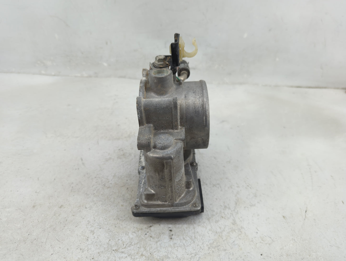 2010-2017 Toyota Camry Throttle Body P/N:22030-0V010 Fits Fits 2009 2010 2011 2012 2013 2014 2015 2016 2017 2018 2019 OEM Us