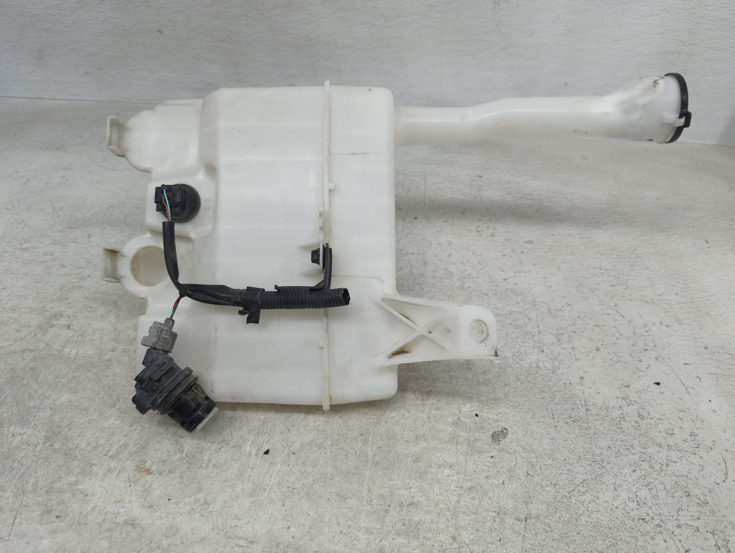 2015-2017 Toyota Camry Windshield Washer Fluid Reservoir Bottle Oem - Oemusedautoparts1.com