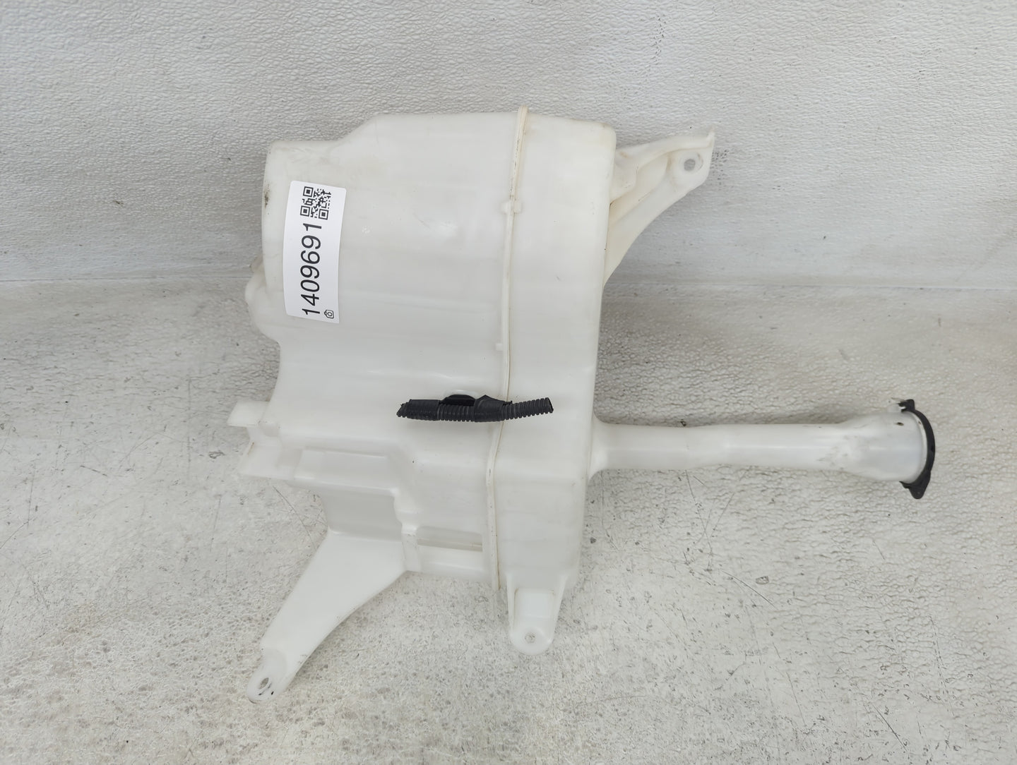 2015-2017 Toyota Camry Windshield Washer Fluid Reservoir Bottle Oem - Oemusedautoparts1.com
