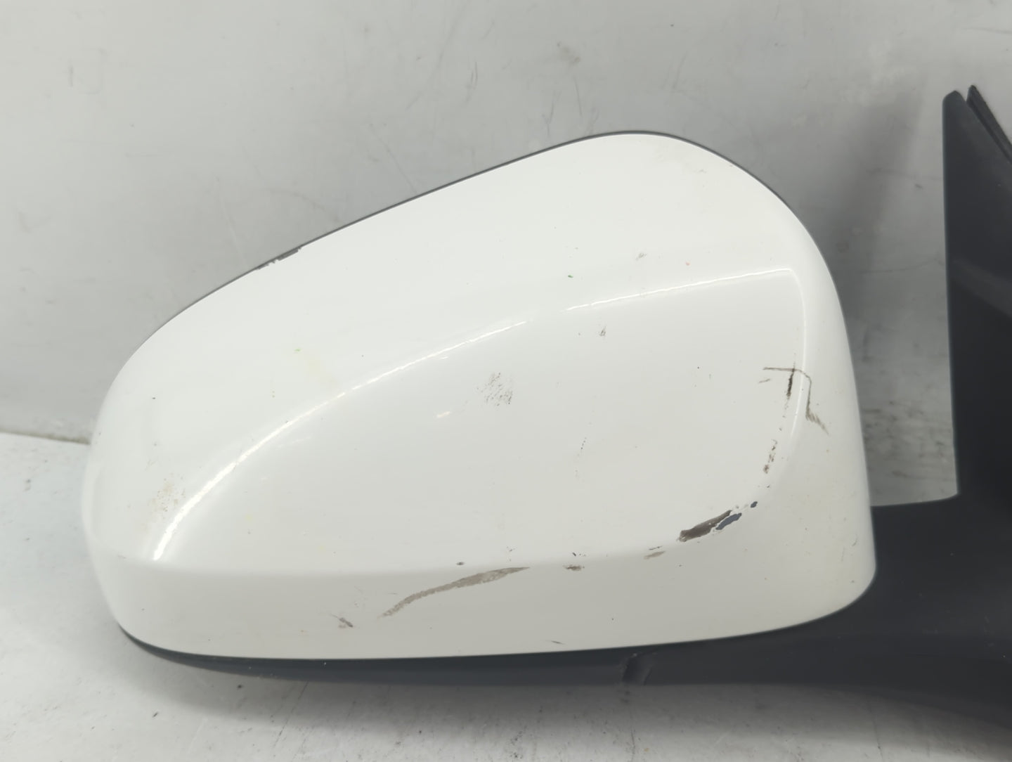 2015-2017 Toyota Camry Passenger Side View Mirror - Right Door Mirror OEM Used - Oemusedautoparts1.com