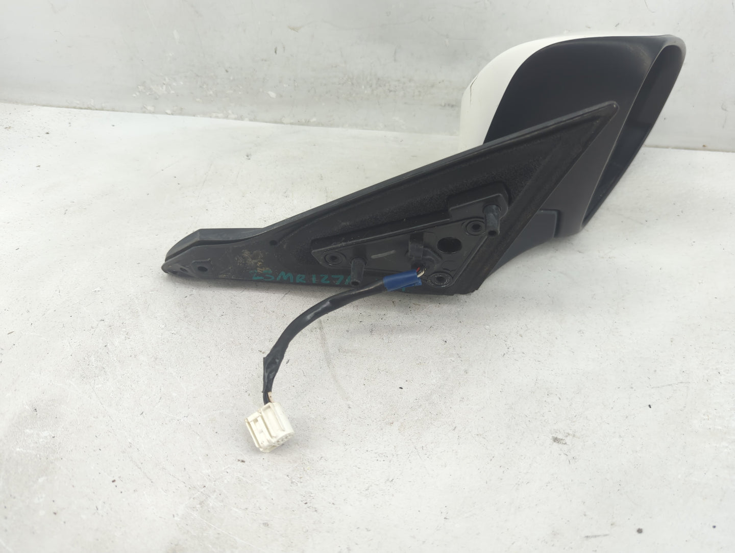 2015-2017 Toyota Camry Passenger Side View Mirror - Right Door Mirror OEM Used - Oemusedautoparts1.com