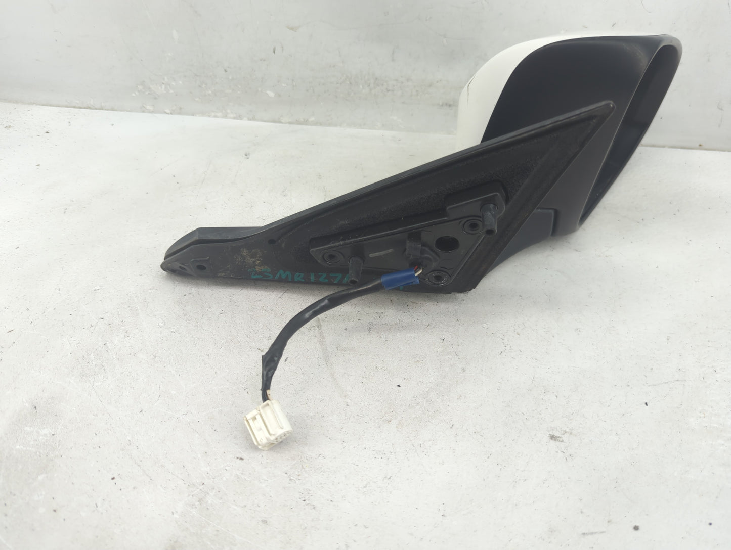 2015-2017 Toyota Camry Passenger Side View Mirror - Right Door Mirror OEM Used - Oemusedautoparts1.com