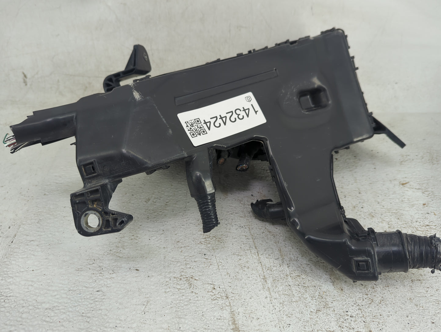 2012-2017 Toyota Camry Fusebox Fuse Box Panel Relay Module P/N:82720-33301 82620-33060 Fits Fits 2012 2013 2014 2015 2016 20