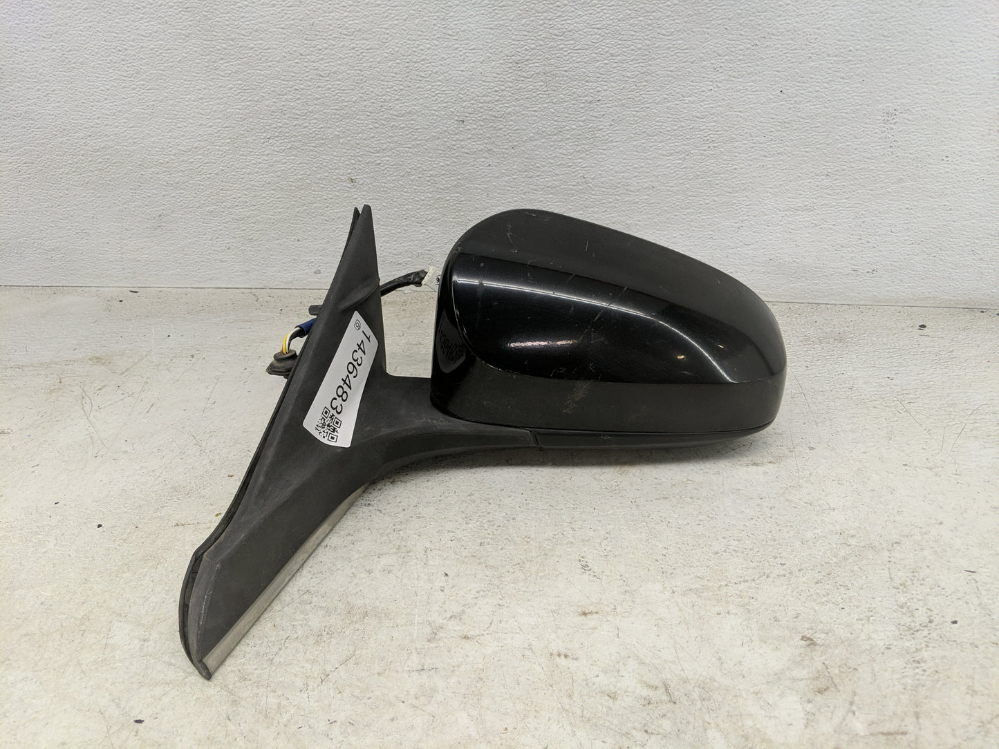 2015-2017 Toyota Camry Driver Side View Mirror - Left Door Mirror OEM Used - Oemusedautoparts1.com