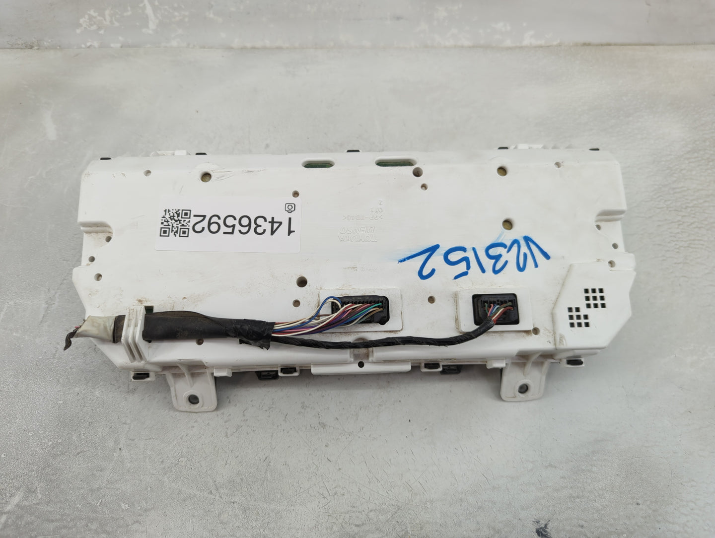 2015-2017 Toyota Camry Instrument Cluster Speedometer Gauges P/N:83800-0X810-00 Fits Fits 2015 2016 2017 OEM Used Auto Parts