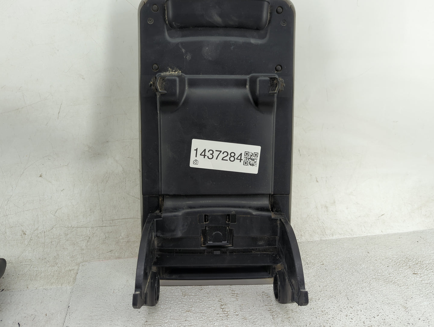 2017 Toyota Camry Center Console Armrest Cover Lid Fits OEM Used Auto Parts - Oemusedautoparts1.com