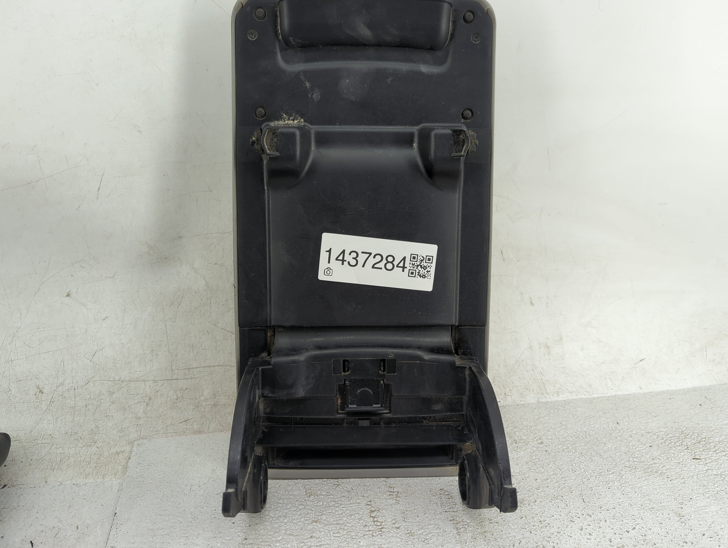 2017 Toyota Camry Center Console Armrest Cover Lid Fits OEM Used Auto Parts - Oemusedautoparts1.com