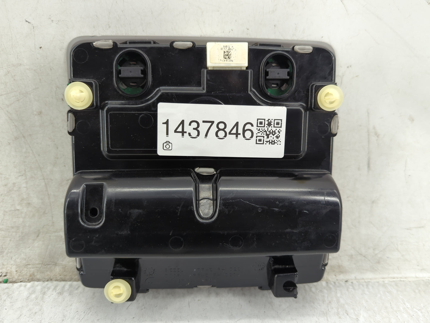 2017 Toyota Camry Overhead Roof Console 1437846 - Oemusedautoparts1.com