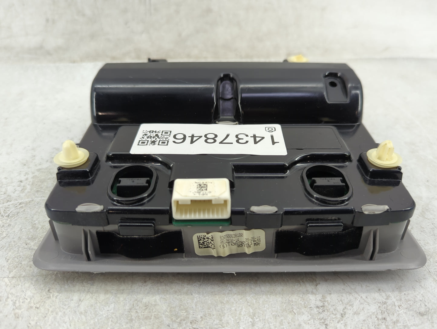 2017 Toyota Camry Overhead Roof Console 1437846 - Oemusedautoparts1.com