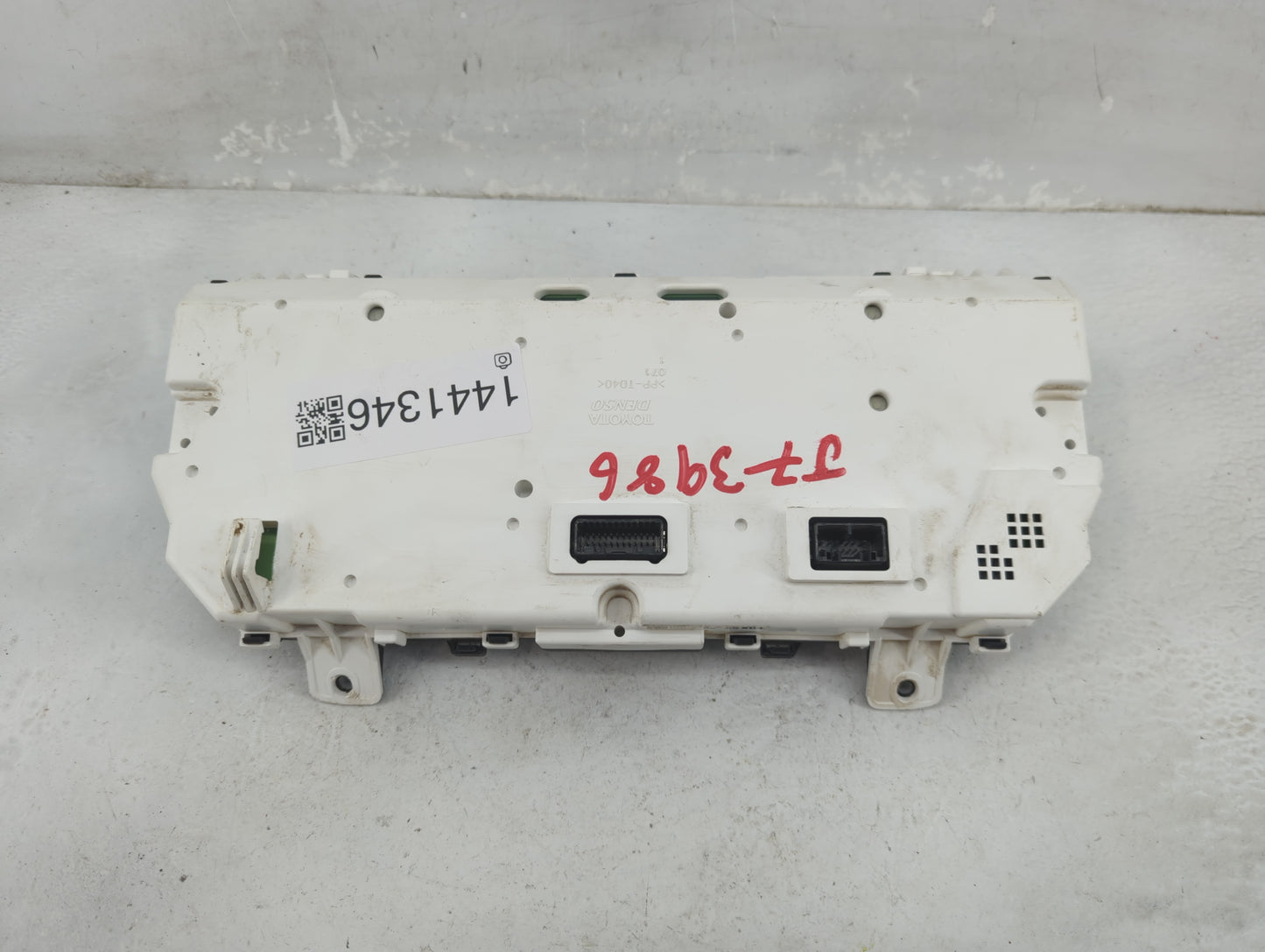 2015-2017 Toyota Camry Instrument Cluster Speedometer Gauges P/N:83800-0X810-00 Fits Fits 2015 2016 2017 OEM Used Auto Parts