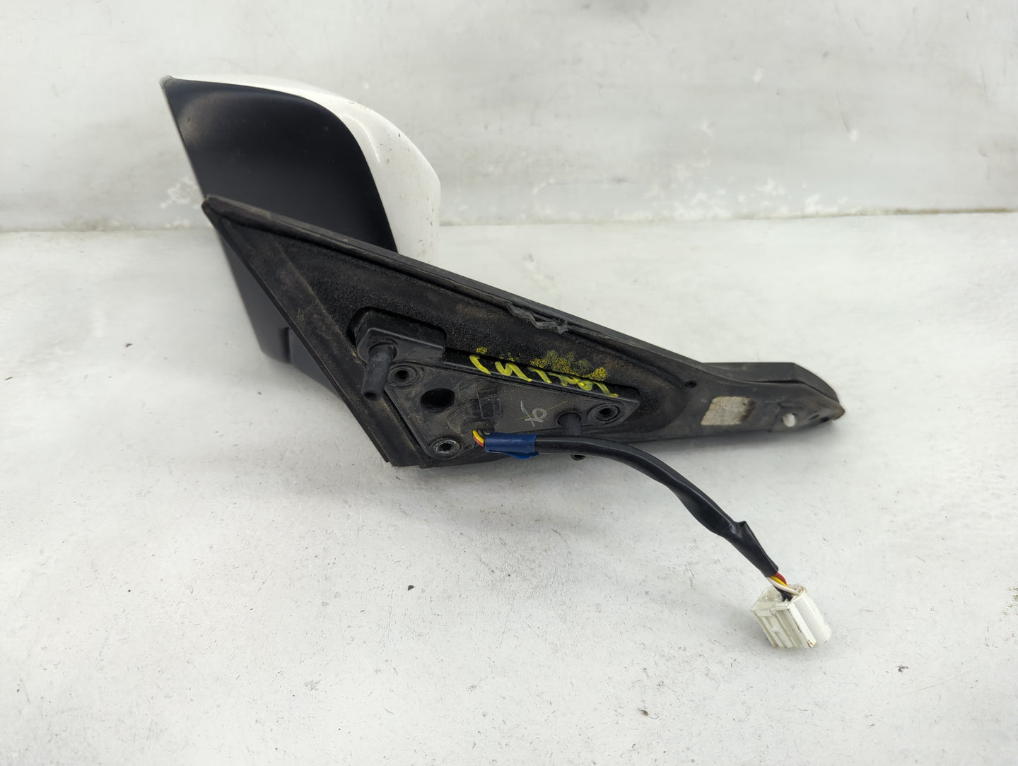 2015-2017 Toyota Camry Driver Side View Mirror - Left Door Mirror OEM Used - Oemusedautoparts1.com