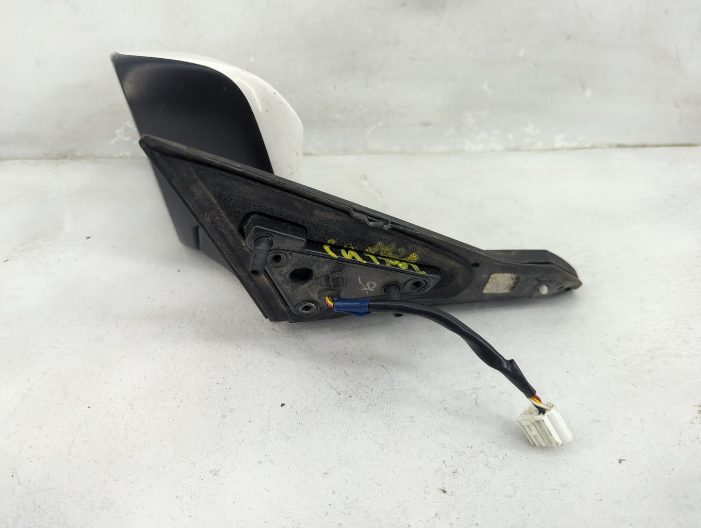 2015-2017 Toyota Camry Driver Side View Mirror - Left Door Mirror OEM Used - Oemusedautoparts1.com