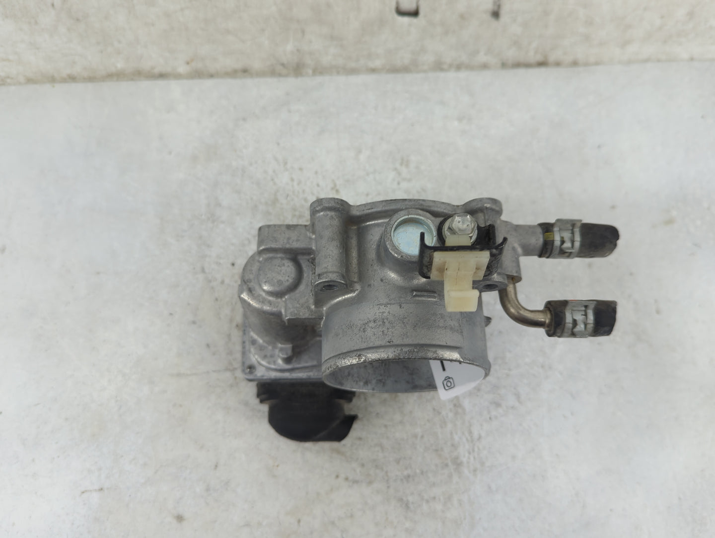 2017 Toyota Camry Throttle Body P/N:05U31 007261 Fits OEM Used Auto Parts - Oemusedautoparts1.com