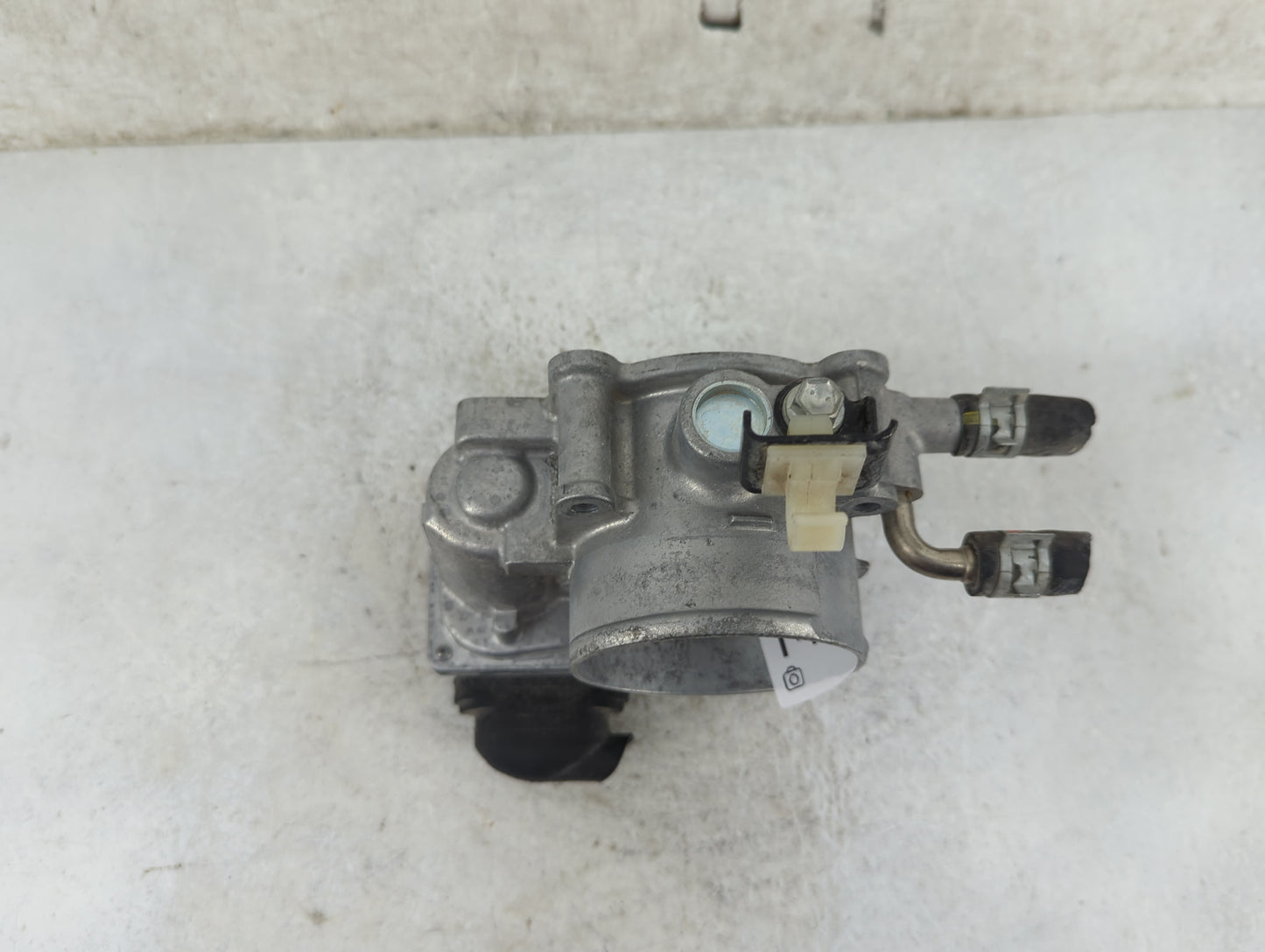 2017 Toyota Camry Throttle Body P/N:05U31 007261 Fits OEM Used Auto Parts - Oemusedautoparts1.com