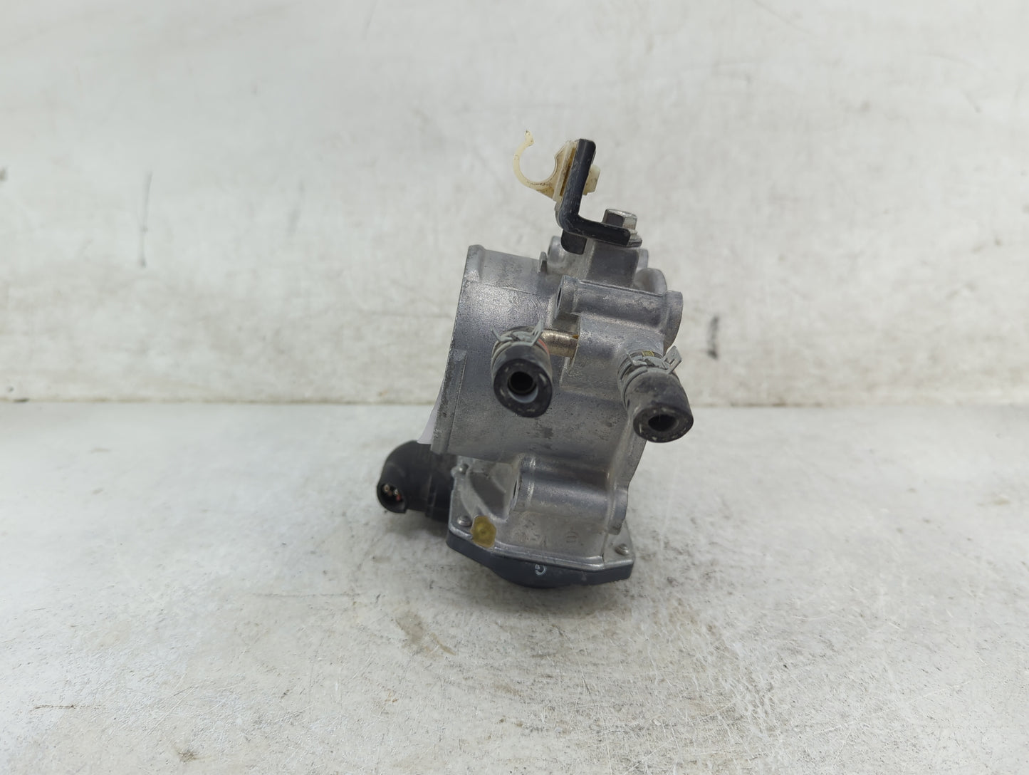 2017 Toyota Camry Throttle Body P/N:05U31 007261 Fits OEM Used Auto Parts - Oemusedautoparts1.com