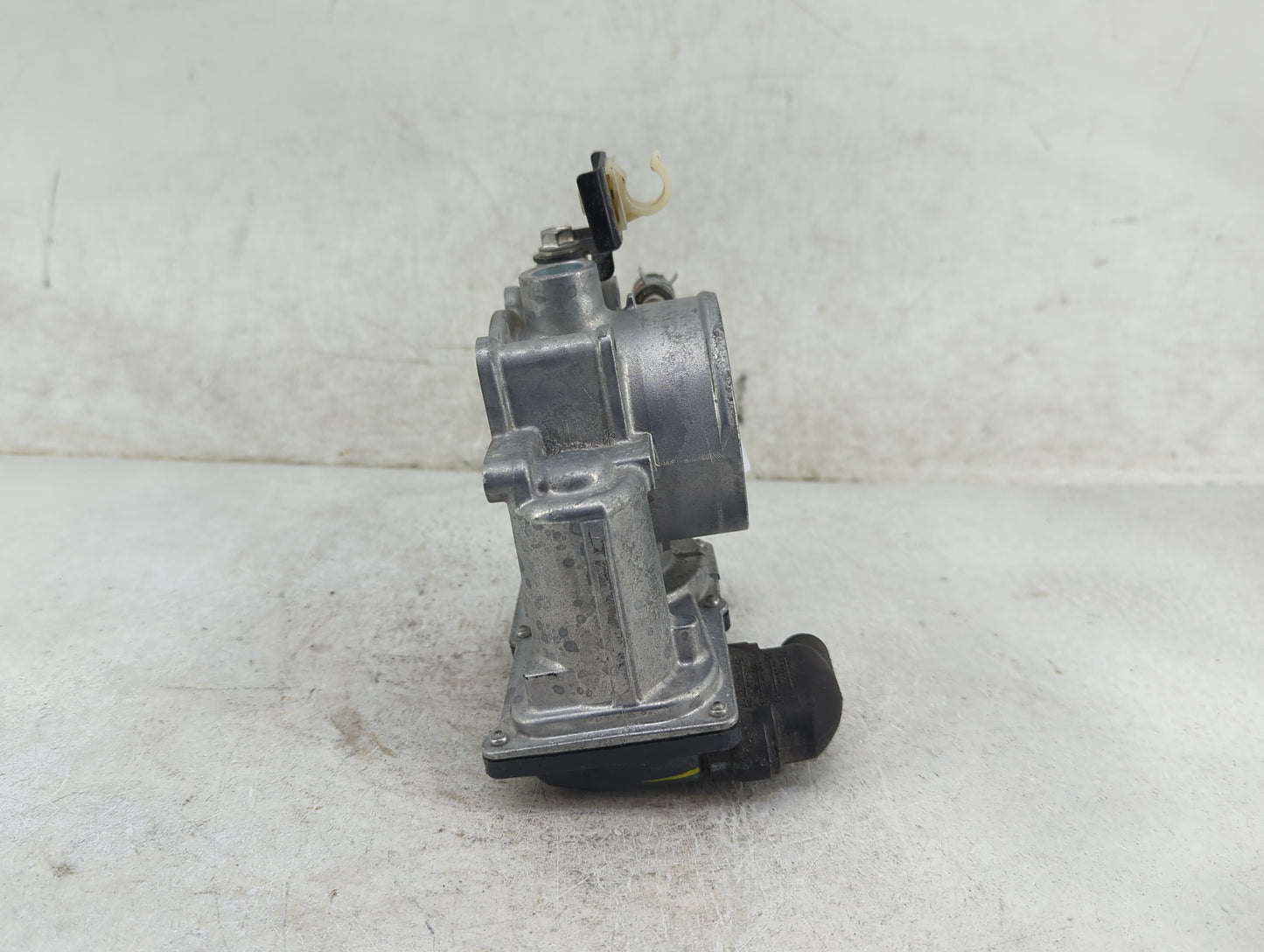 2017 Toyota Camry Throttle Body P/N:05U31 007261 Fits OEM Used Auto Parts - Oemusedautoparts1.com
