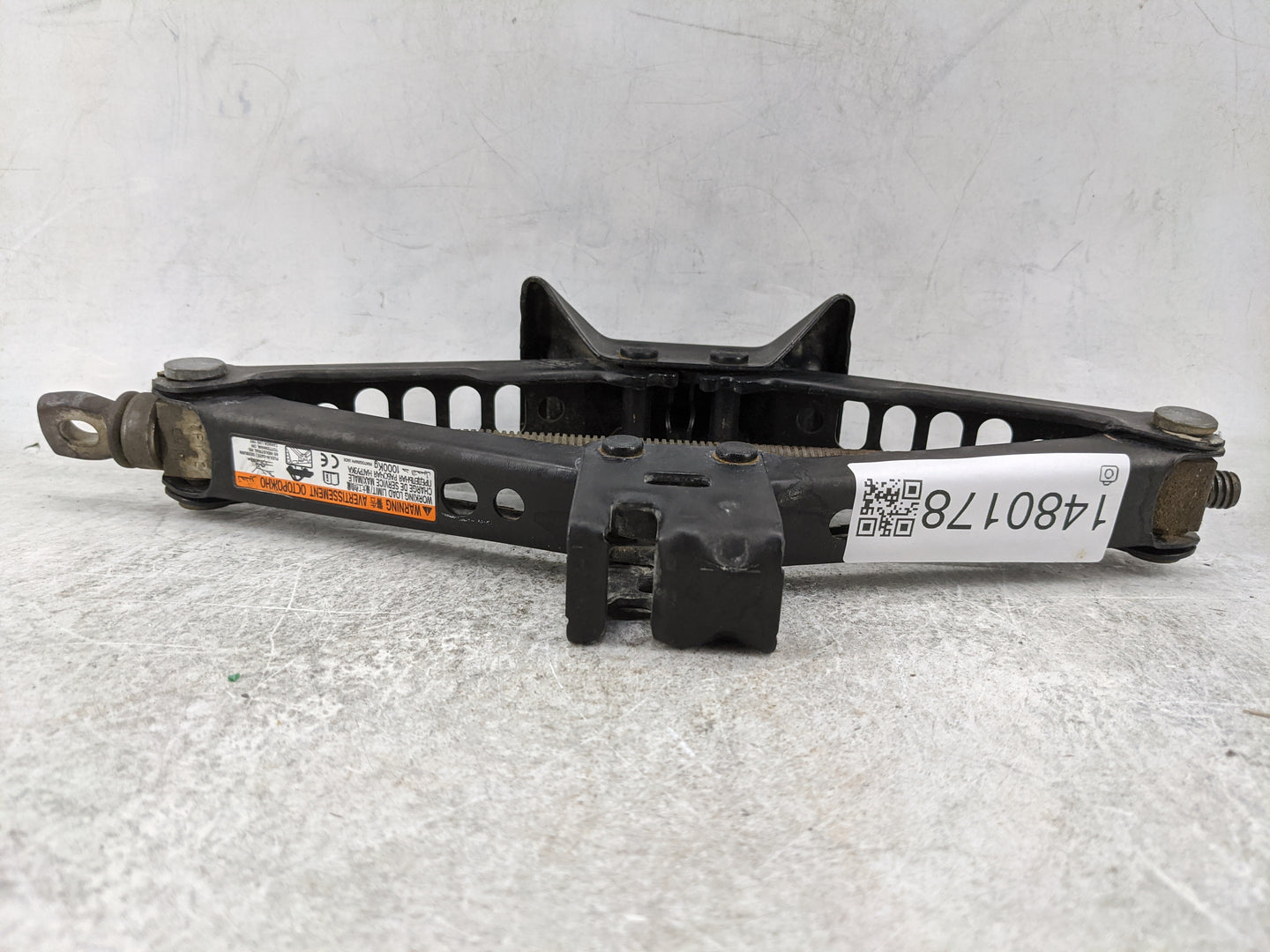 2017 Toyota Camry Spare Scissor Car Jack - Oemusedautoparts1.com