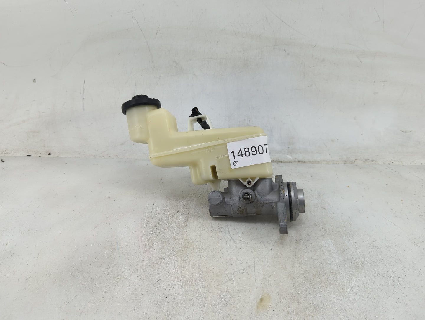 2014-2017 Toyota Camry Brake Master Cylinder 1489077 - Oemusedautoparts1.com