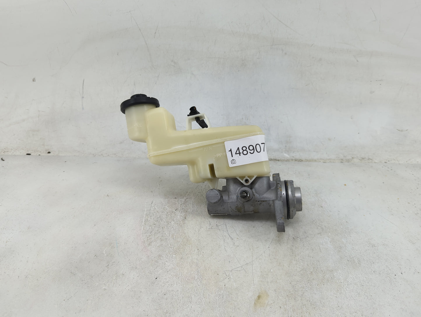 2014-2017 Toyota Camry Brake Master Cylinder 1489077 - Oemusedautoparts1.com