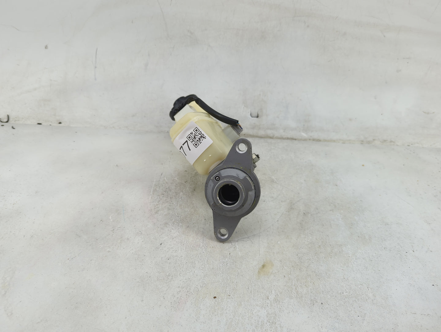 2014-2017 Toyota Camry Brake Master Cylinder 1489077 - Oemusedautoparts1.com