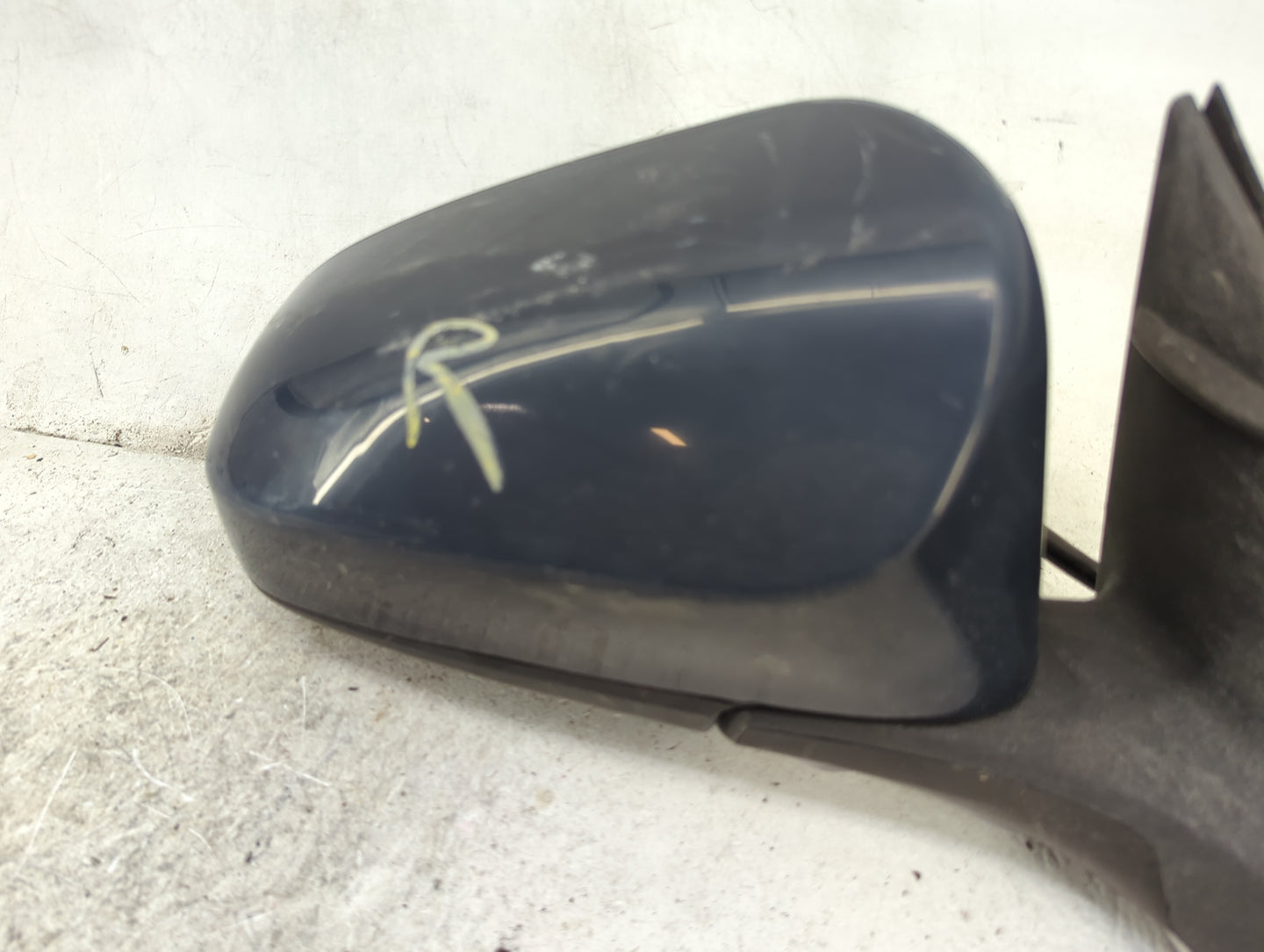 2015-2017 Toyota Camry Passenger Side View Mirror - Right Door Mirror OEM Used - Oemusedautoparts1.com