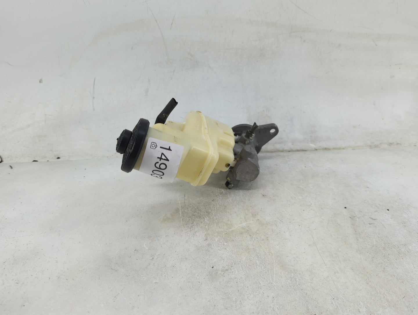 2014-2017 Toyota Camry Brake Master Cylinder 1490344 - Oemusedautoparts1.com