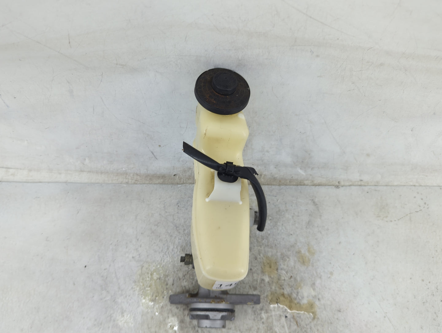 2014-2017 Toyota Camry Brake Master Cylinder 1490844 - Oemusedautoparts1.com