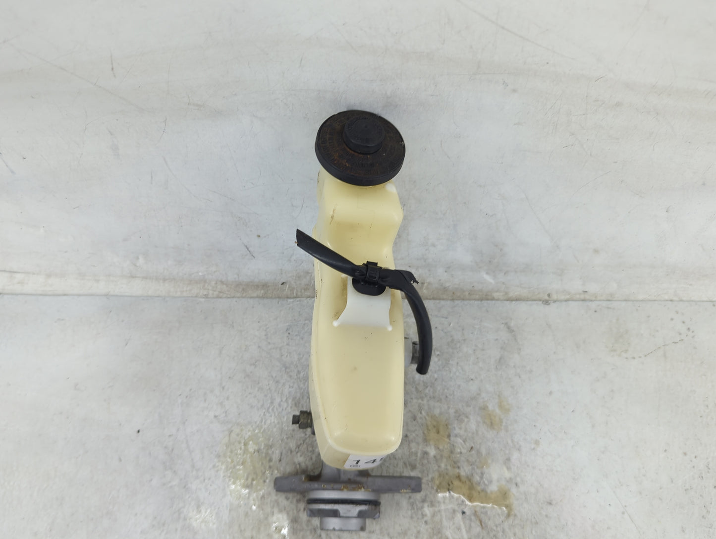 2014-2017 Toyota Camry Brake Master Cylinder 1490844 - Oemusedautoparts1.com